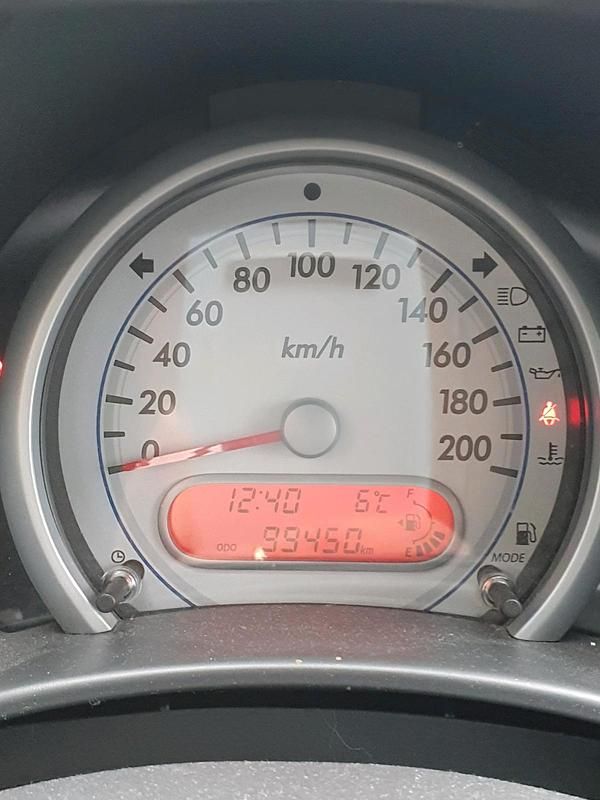 Usado Suzuki Splash 68 CV (50 kW) 2012 Rojo Utilitario