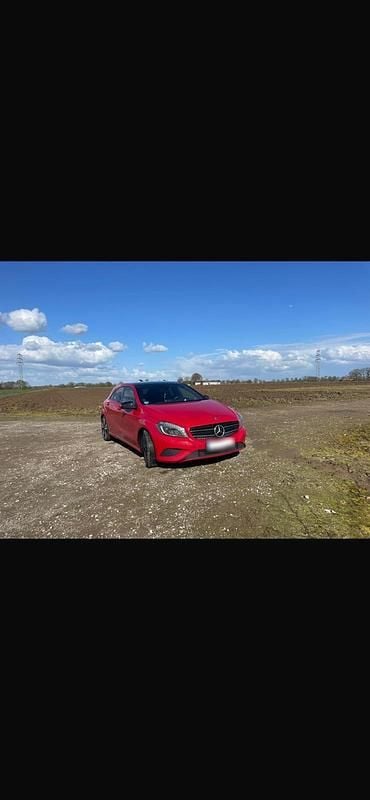 Gebraucht Mercedes A180 122 PS (89 kW) 2015 Rot Limousine