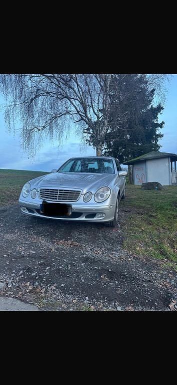 Gebraucht Mercedes E220 Elegance 150 PS (110 kW) 2003 Silber Limousine
