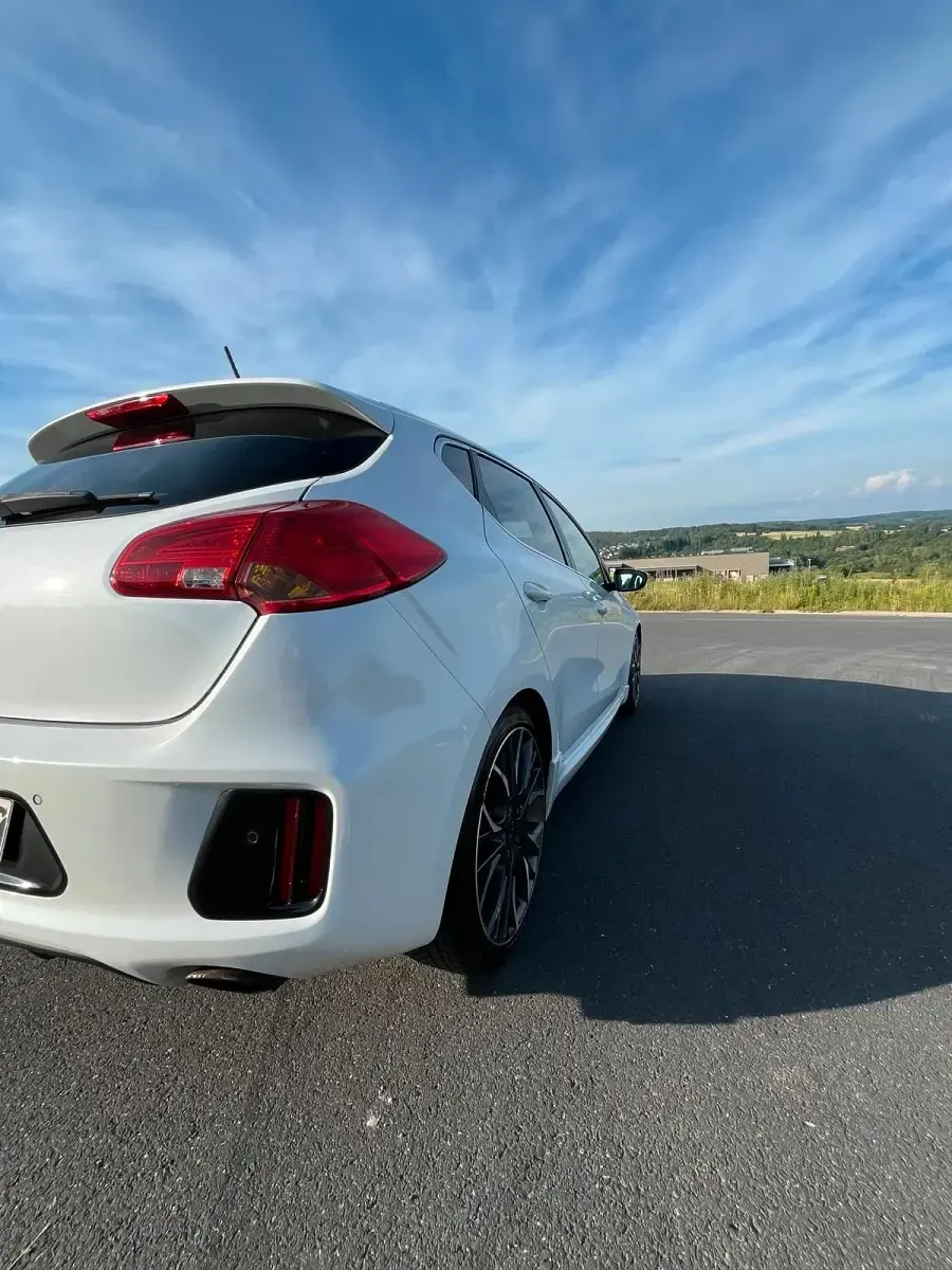 Gebraucht Kia Ceed GT-Track 204 PS (150 kW) 2014 Weiß Kleinwagen