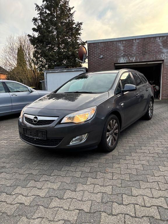 Gebraucht Opel Astra S 131 PS (96 kW) 2012 Grau Kombi