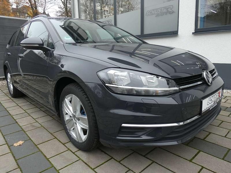 Uranograu/cinza urano Gebraucht 2019 VW Golf VII Comfortline Kombi | 15.999 € (Fairer Preis) - Bild 1/4