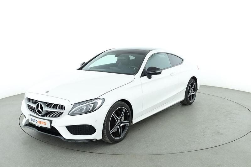 Weiß Gebraucht 2017 Mercedes C180 AMG line Coupé | 26.510 € (Fairer Preis) - Bild 1/3