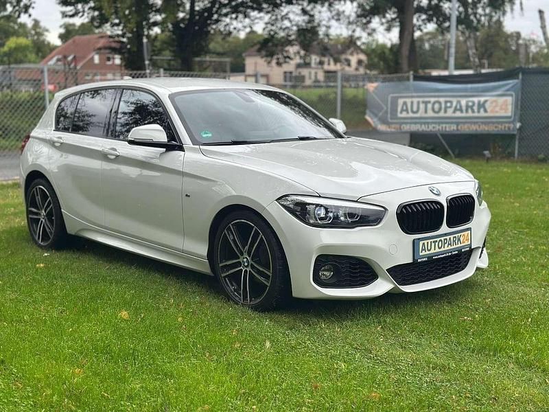 Alpinweiss iii Gebraucht 2018 BMW 118 M Sport Kleinwagen | 13.890 € (Guter Preis) - Bild 1/4
