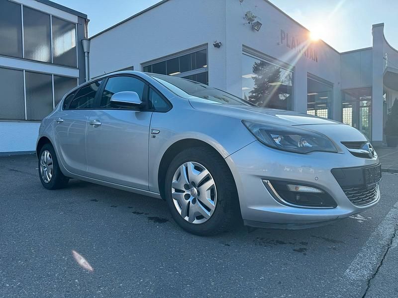 Gebraucht Opel Astra 140 PS (102 kW) 2013 Silber Limousine
