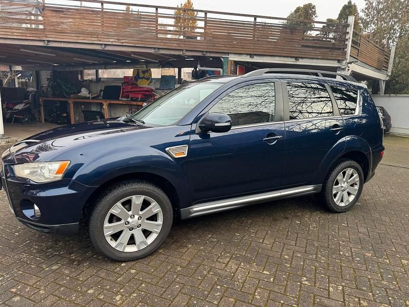 Gebraucht Mitsubishi Outlander 177 PS (130 kW) 2011 Blau SUV
