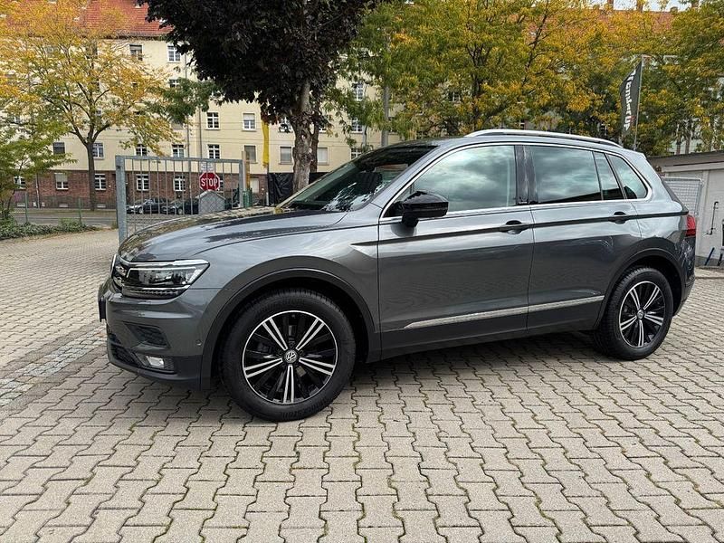 Grau Gebraucht 2019 VW Tiguan IQ Drive SUV | 23.999 € (Fairer Preis) - Bild 1/4