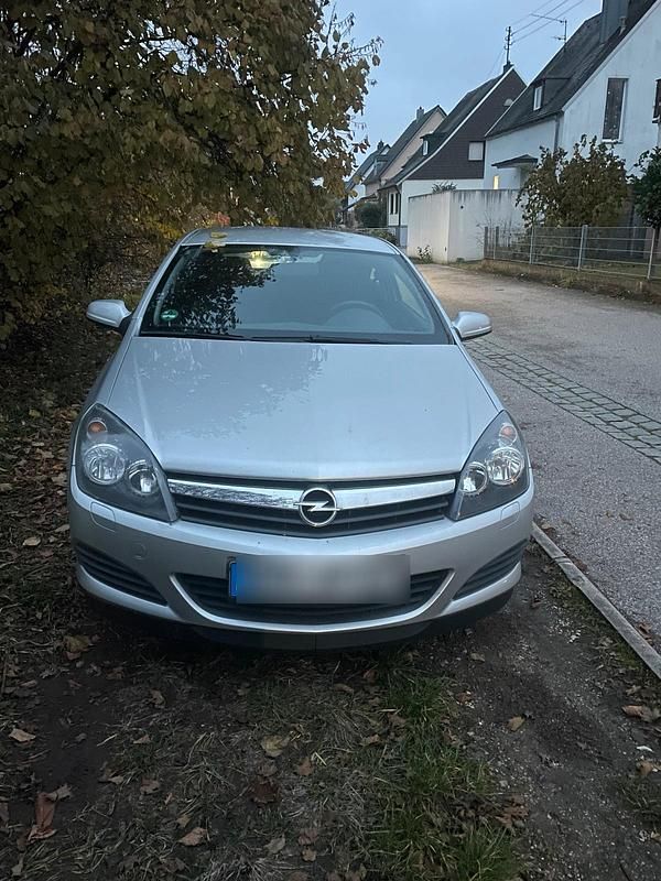 Grau Gebraucht 2006 Opel Astra GTC Coupé | 3.800 € - Bild 1/4