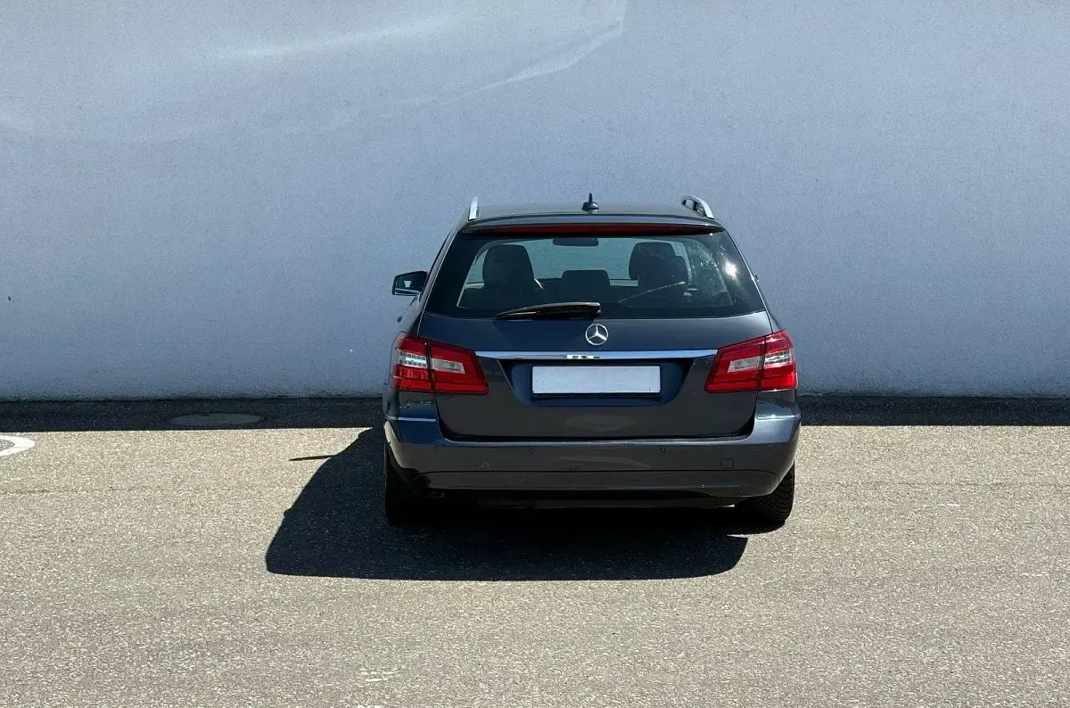 Gebraucht Mercedes E200 Avantgarde 136 PS (100 kW) 2011 Grau Kombi