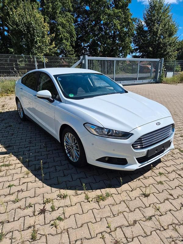 Weiß Gebraucht 2015 Ford Mondeo Trend Limousine | 12.800 € (Fairer Preis) - Bild 1/4