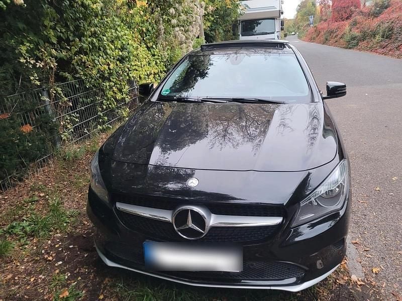Schwarz Gebraucht 2016 Mercedes CLA220 Limousine | 11.000 € (Superpreis) - Bild 1/4