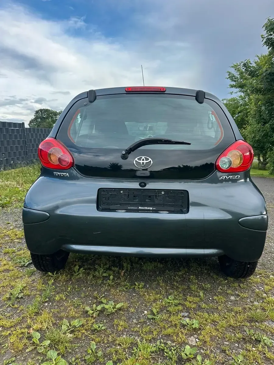 Gebraucht Toyota Aygo 68 PS (50 kW) 2007 Grau Kleinwagen