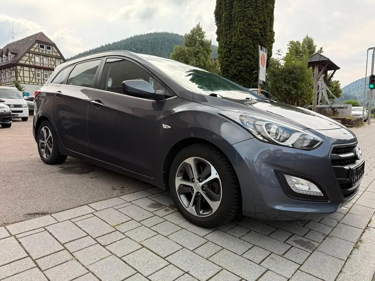 Gebraucht Hyundai i30 YES! 101 PS (74 kW) 2015 Grau Kombi
