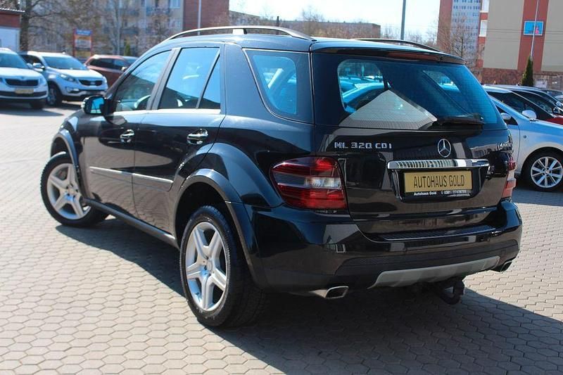 Gebraucht Mercedes ML320 224 PS (164 kW) 2007 Schwarz SUV