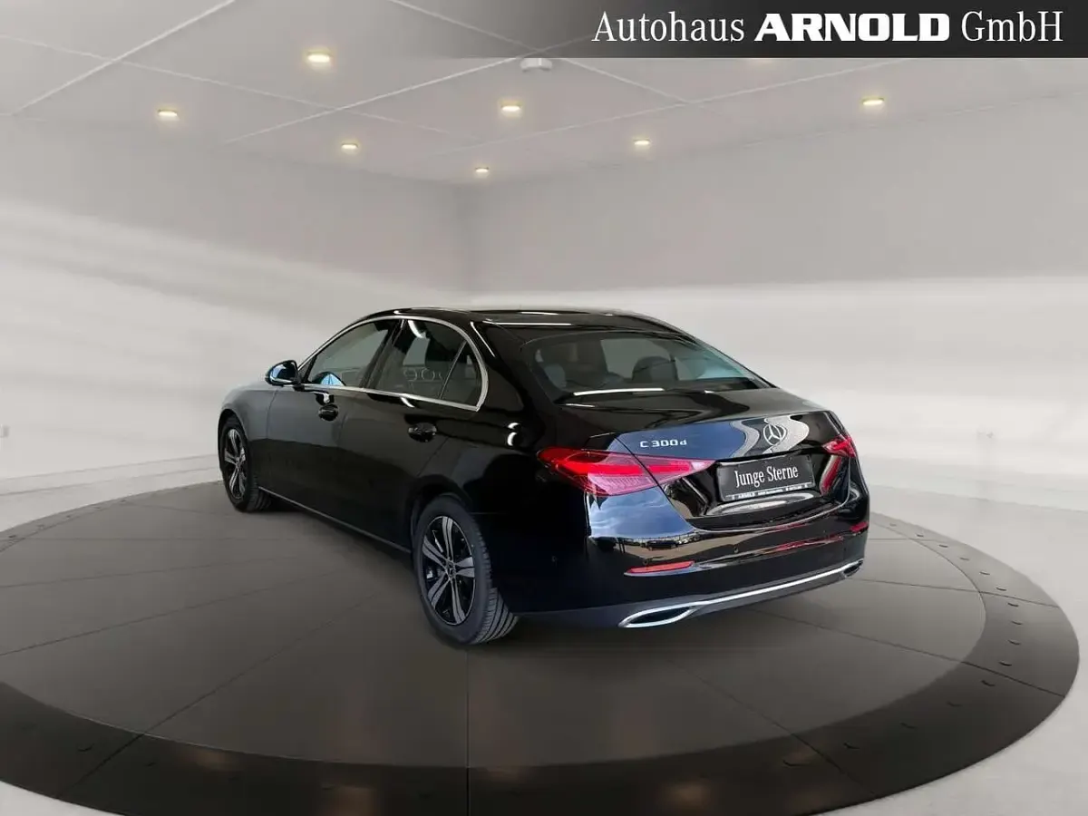 Gebraucht Mercedes C300 Avantgarde 265 PS (194 kW) 2025 Obsidianschwarz Limousine