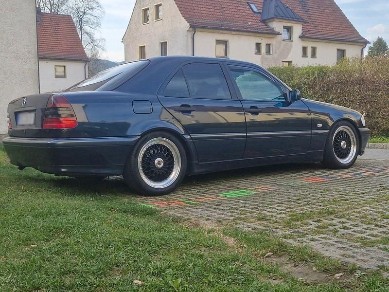 Gebraucht Mercedes C180 122 PS (89 kW) 1998 Schwarz Limousine