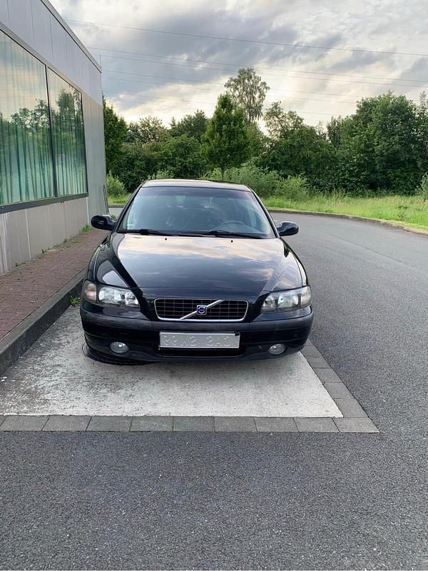 Schwarz Gebraucht 2002 Volvo S60 Limousine | 2.100 € (Fairer Preis) - Bild 1/4