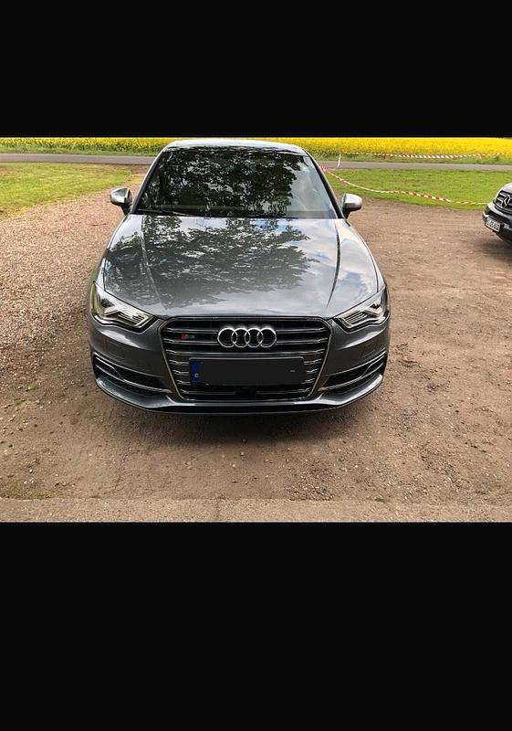Grau Gebraucht 2013 Audi S3 Limousine | 22.300 € (Fairer Preis) - Bild 1/4