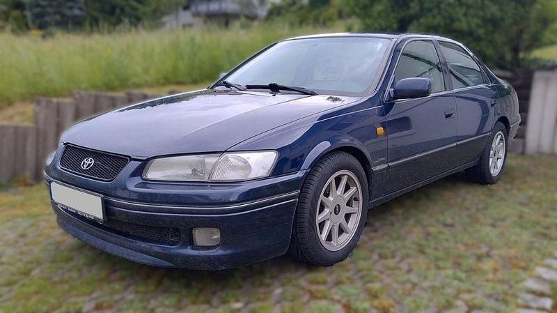 Blau Gebraucht 1999 Toyota Camry Limousine | 3.900 € (Superpreis) - Bild 1/4