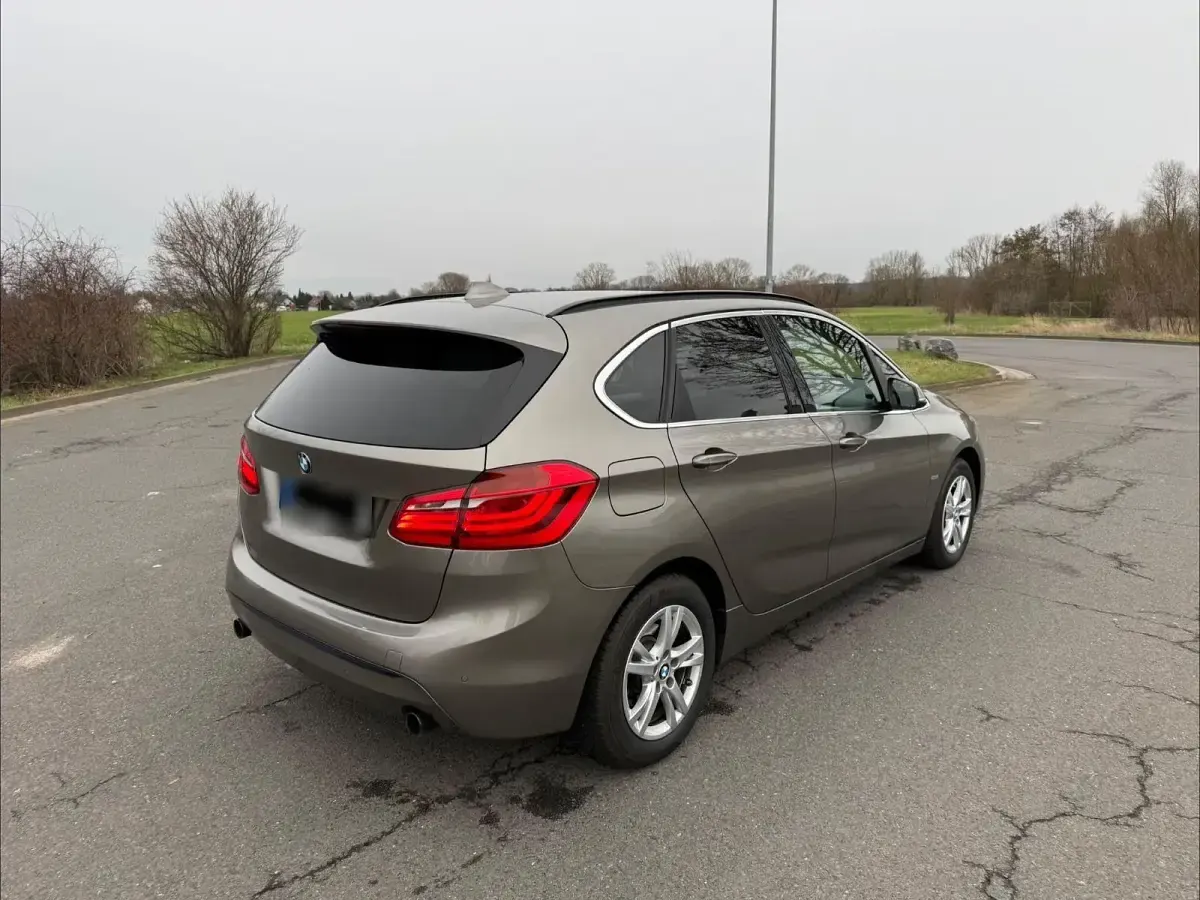 Gebraucht BMW 220 Active Tourer Performance 192 PS (141 kW) 2015 Gold Van / Kleinbus