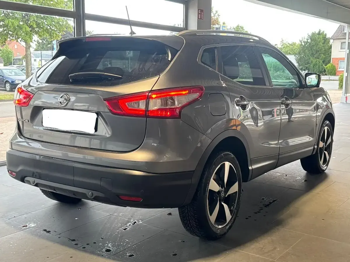 Gebraucht Nissan Qashqai 116 PS (85 kW) 2015 Grau SUV