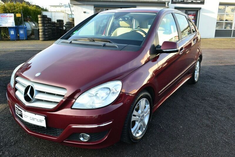 Gebraucht Mercedes B200 193 PS (141 kW) 2009 Rot metallic Van / Kleinbus