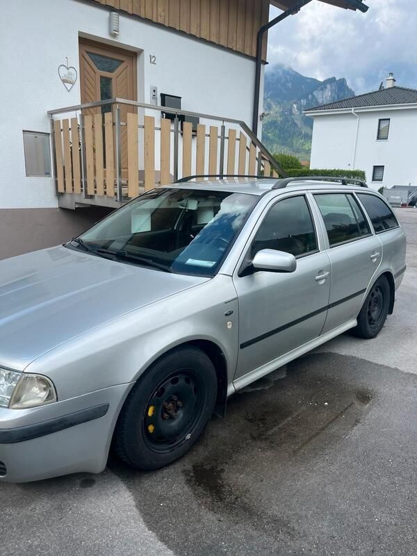 Silber Gebraucht 2002 Skoda Octavia Kombi | 5.500 € - Bild 1/4
