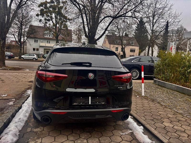 Gebraucht Alfa Romeo Stelvio Lusso 190 PS (139 kW) 2019 Schwarz SUV