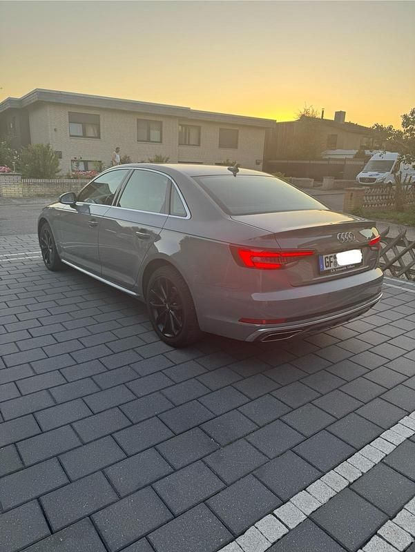 Grau Gebraucht 2019 Audi A4 Sport Limousine | 23.990 € (Superpreis) - Bild 1/4