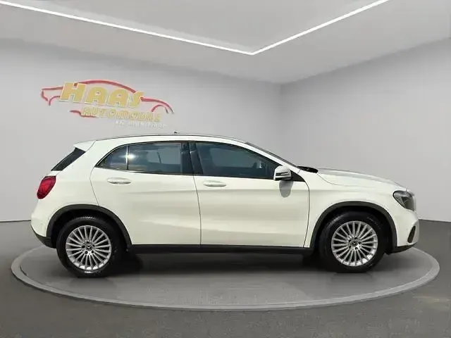 Gebraucht Mercedes GLA200 136 PS (100 kW) 2017 Weiß SUV
