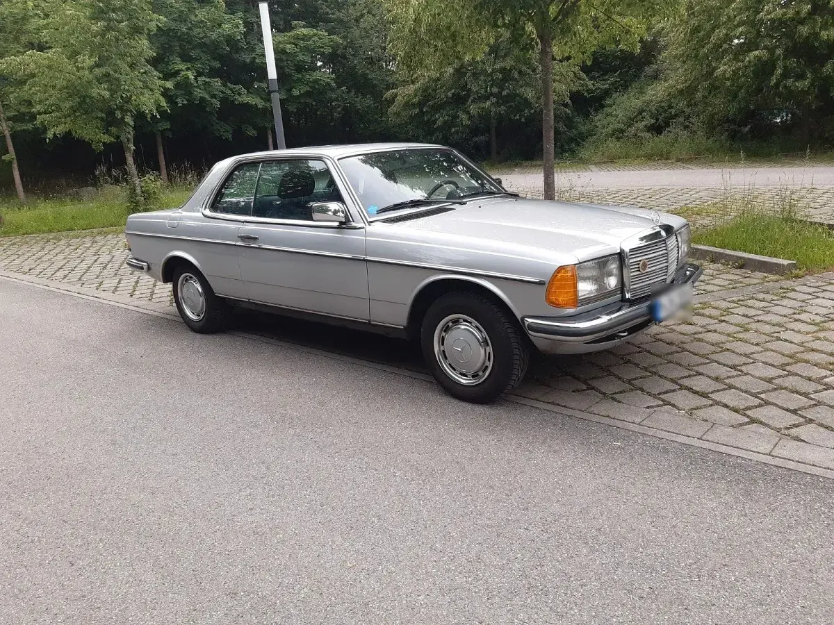 Gebraucht Mercedes 230 136 PS (100 kW) 1983 Silber Coupé