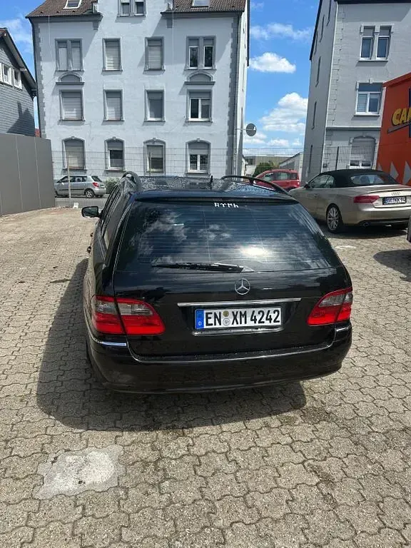 Gebraucht Mercedes E220 Avantgarde 170 PS (125 kW) 2008 Schwarz Limousine