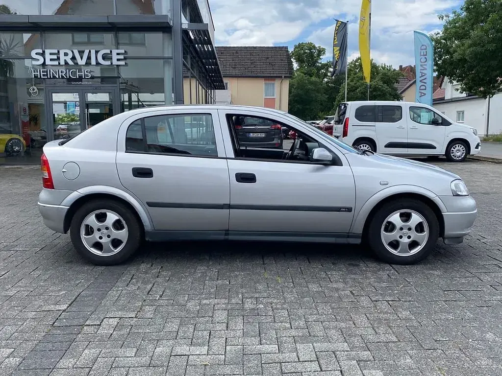Gebraucht Opel Astra 75 PS (55 kW) 1999 Silber Limousine
