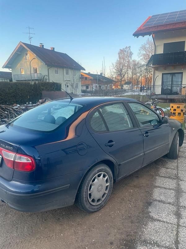 Blau Gebraucht 1999 Seat Toledo Limousine | 3.100 € (Teuer) - Bild 1/4