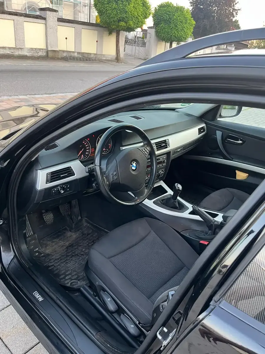 Gebraucht BMW 318 143 PS (105 kW) 2009 Schwarz Kombi