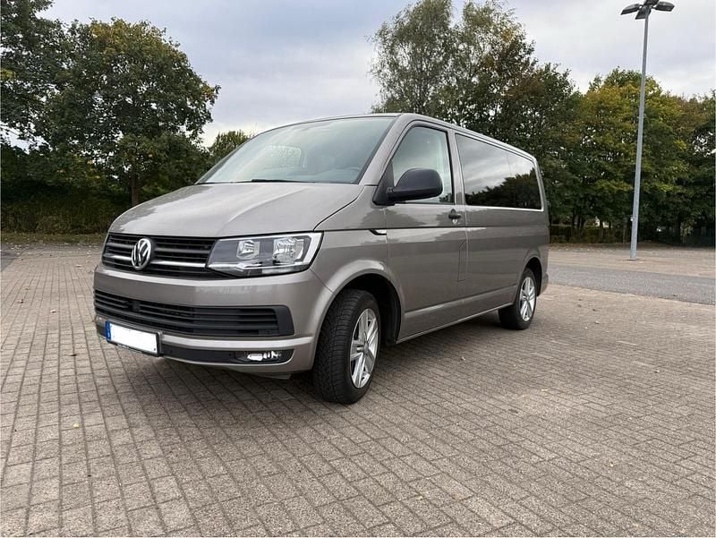 Andere farben Gebraucht 2018 VW Multivan Van | 32.500 € (Superpreis) - Bild 1/4