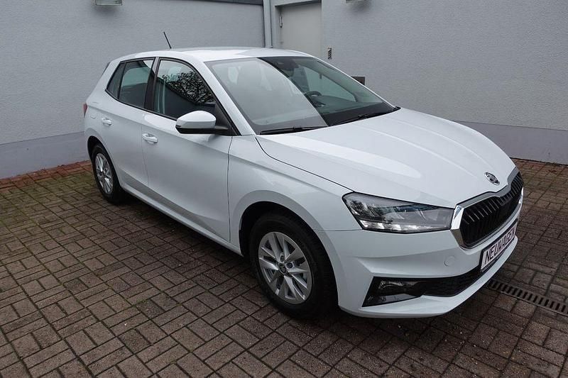 Neu Skoda Fabia Drive 95 PS (69 kW) 2025 Weiß Kleinwagen