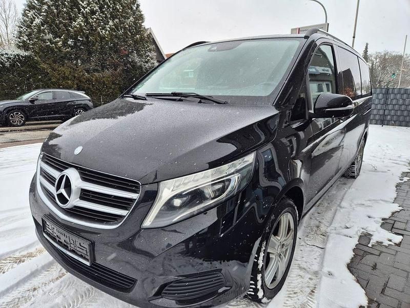 Gebraucht Mercedes V220 Edition 163 PS (119 kW) 2016 Obsidianschwarz Van / Kleinbus