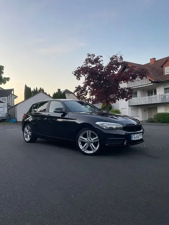 Gebraucht BMW 118 Efficient Dynamics 136 PS (100 kW) 2018 Schwarz Kleinwagen