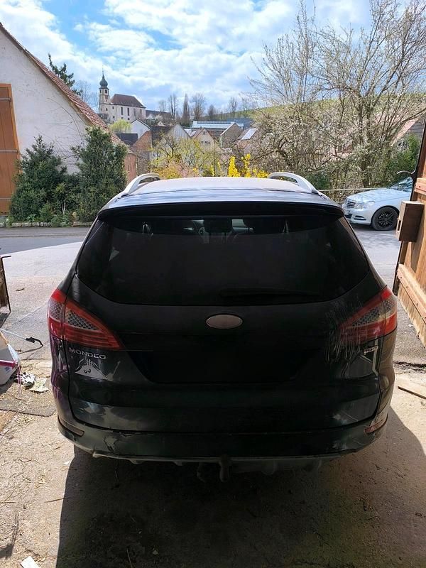 Gebraucht Ford Mondeo 140 PS (102 kW) 2010 Grau Kombi