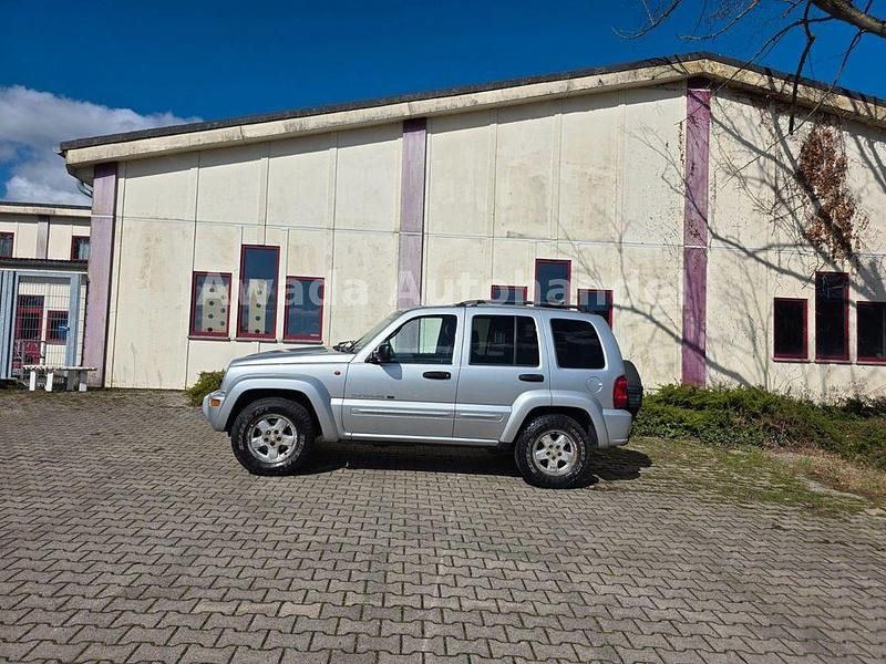 Gebraucht Jeep Cherokee Sport 150 PS (110 kW) 2003 Silber SUV