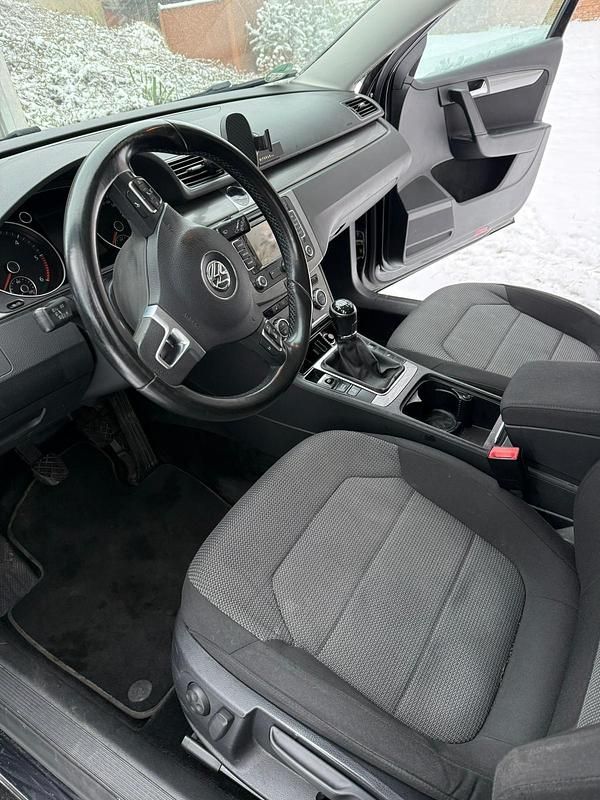 Second-hand VW Passat 140 CP (102 kW) 2013 Negru Break