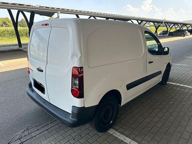 Gebraucht Peugeot Partner Premium 75 PS (55 kW) 2017 Weiß Van / Kleinbus