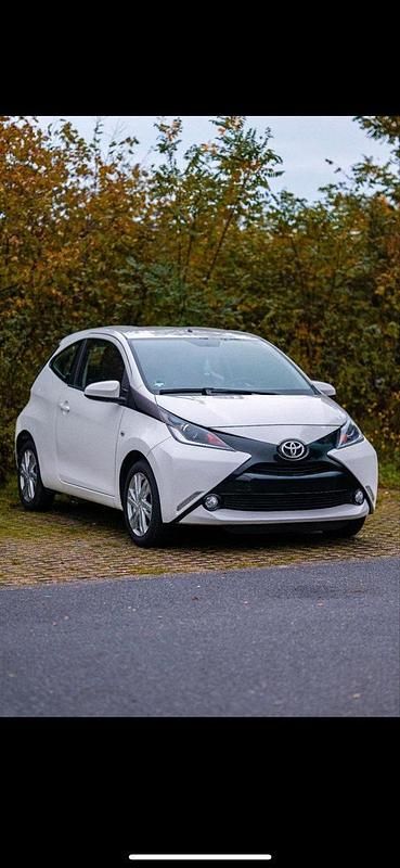 Weiß Gebraucht 2016 Toyota Aygo Kleinwagen | 4.800 € (Fairer Preis) - Bild 1/4