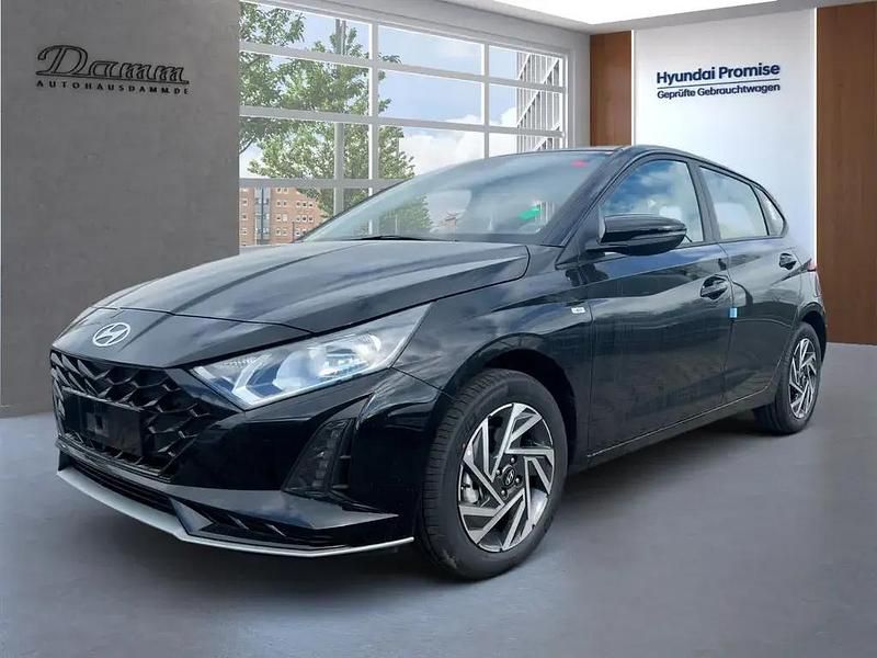 Schwarz Neu 2024 Hyundai i20 Trend Limousine | 20.990 € (Fairer Preis) - Bild 1/4