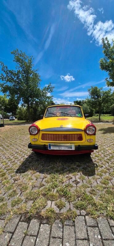 Gelb Gebraucht 1989 Trabant 601 Cabrio | 9.999 € - Bild 1/4
