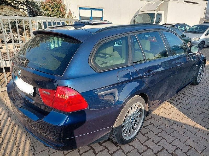 Gebraucht BMW 320 184 PS (135 kW) 2010 Grau metallic Limousine