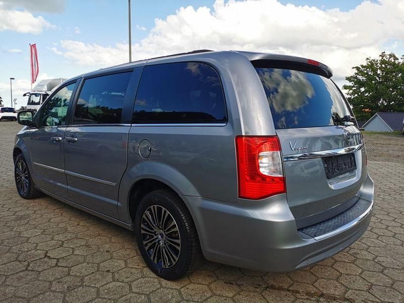Gebraucht Lancia Voyager S 177 PS (130 kW) 2015 Silber Van / Kleinbus