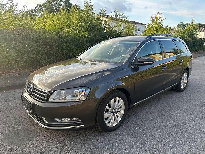 Schwarz Gebraucht 2012 VW Passat Comfortline Kombi | 4.800 € (Fairer Preis) - Bild 1/4