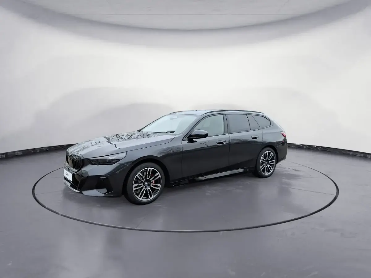 Neu BMW 520 M Sport 197 PS (144 kW) 2026 Grau Kombi